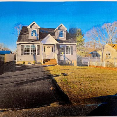 Exterior, Facade, Cape Cod