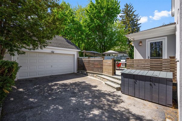 Detached Garage, Exterior