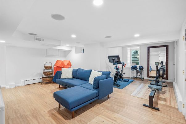 Fitness Equipment, Interior, Living room, Recessed Lighting, Wood Texture Flooring