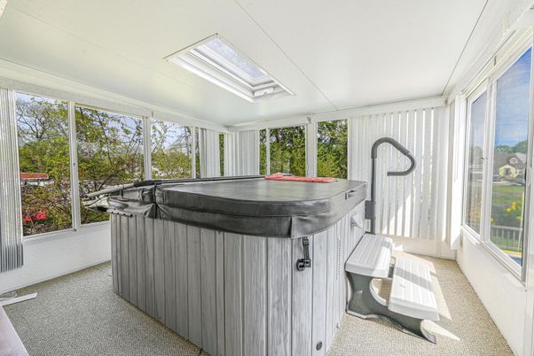 Hot Tub, Interior, Sun Room
