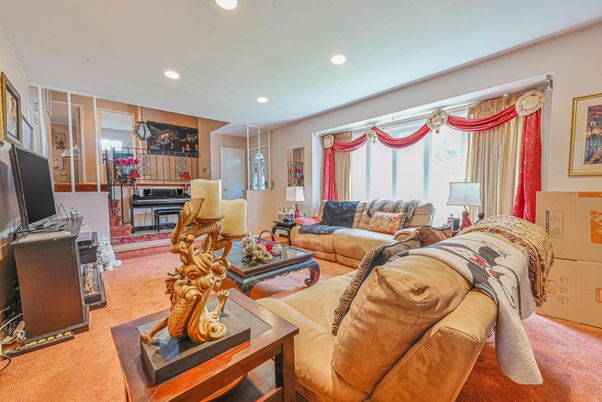 Interior, Living room, Piano, Recessed Lighting