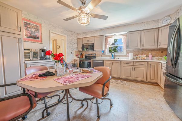 Dining room, Interior, Kitchen, Stainless Steel Appliances