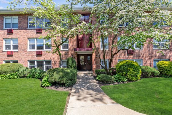 Exterior, Facade, Brick Facade, Rowhouse