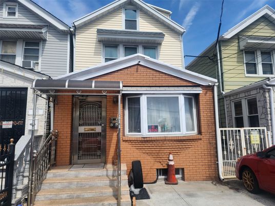 Exterior, Facade, Brick Facade, Rowhouse