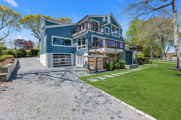 Backyard, Exterior, Facade, Modern