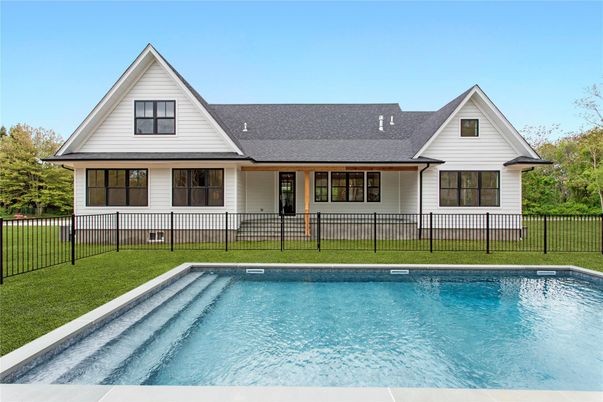 Exterior, Facade, Pool, Farmhouse
