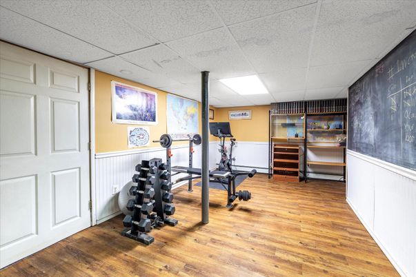 Fitness Equipment, Interior, Recessed Lighting, Wood Texture Flooring