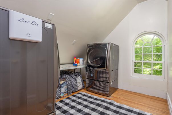 Interior, Washer, Wood Texture Flooring