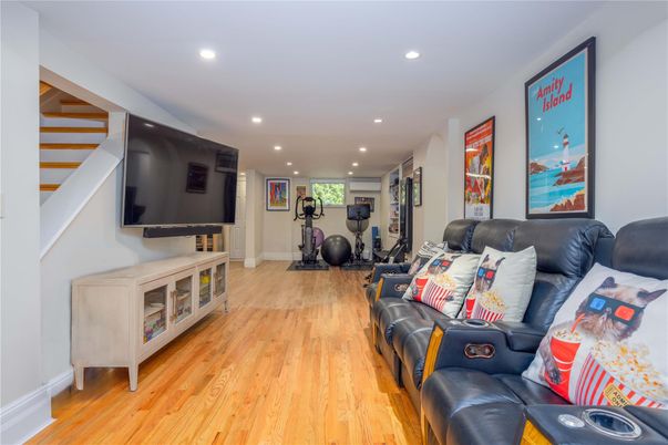 Fitness Equipment, Interior, Living room, Recessed Lighting, Wood Texture Flooring