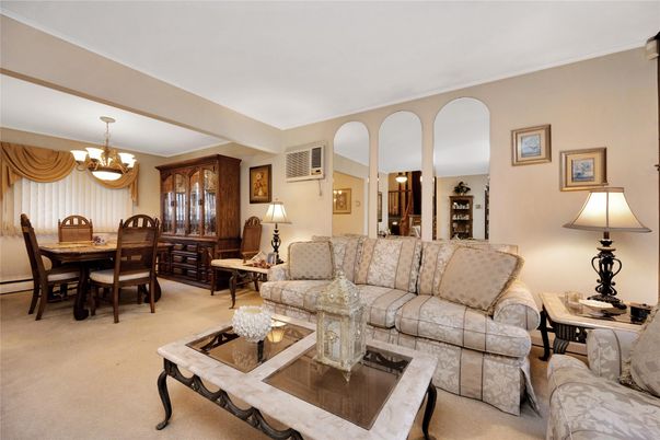 Chandelier, Dining room, Interior, Living room