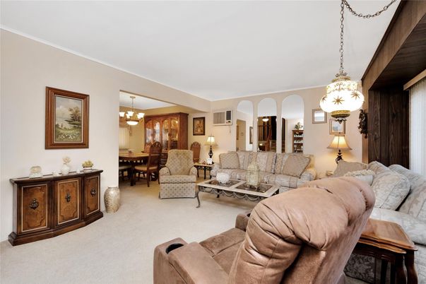 Chandelier, Dining room, Interior, Living room, Pendant Lights