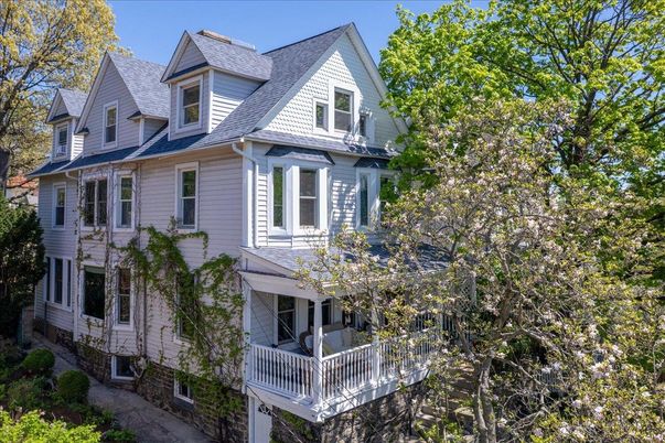 Exterior, Facade, Queen Anne Victorian