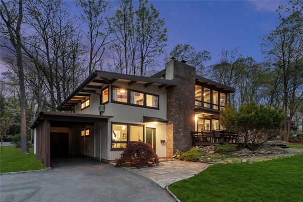 Attached, Backyard, Exterior, Facade, Brick Facade, Modern