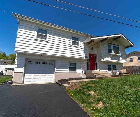 Attached, Exterior, Facade, Raised Ranch