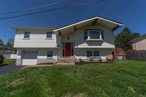 Attached, Exterior, Facade, Raised Ranch