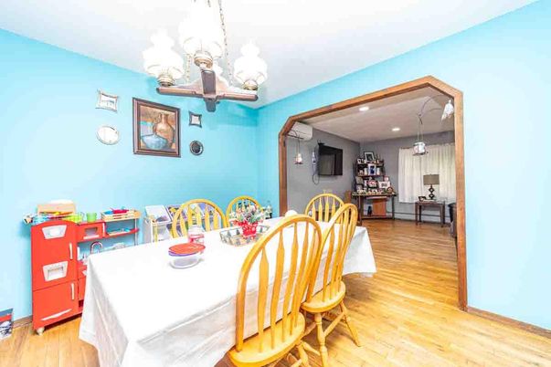 Chandelier, Dining room, Interior, Kitchen, Pendant Lights, Recessed Lighting, Wood Texture Flooring