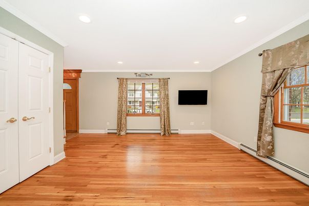Empty room, Interior, Recessed Lighting, Wood Texture Flooring