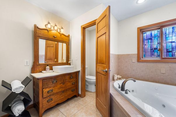 Bathroom, Dual Sink Vanities, Interior, Recessed Lighting