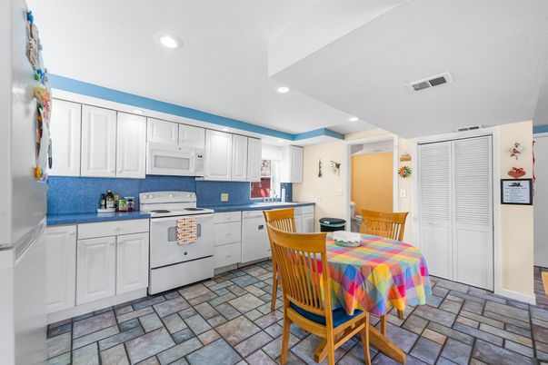 Dining room, Interior, Kitchen, Recessed Lighting