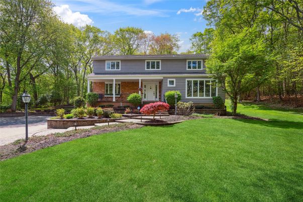 Exterior, Facade, Brick Facade, Raised Ranch