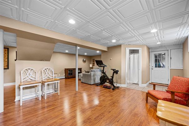 Fitness Equipment, Interior, Recessed Lighting, Wood Texture Flooring
