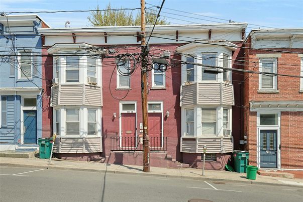 Exterior, Facade, Brick Facade, Rowhouse