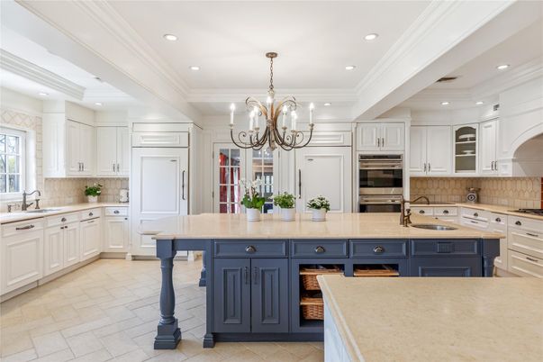 Chandelier, Interior, Kitchen, Recessed Lighting, Stainless Steel Appliances