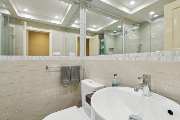 Bathroom, Dual Sink Vanities, Interior, Recessed Lighting