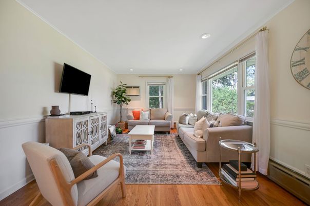 Interior, Living room, Recessed Lighting, Wood Texture Flooring