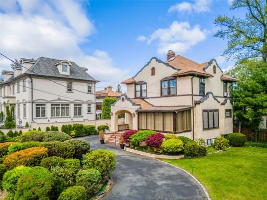 Backyard, Exterior, Facade, French Provincial