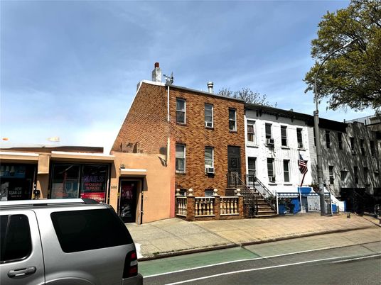 Exterior, Facade, Brick Facade, Rowhouse