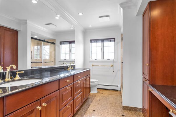 Bathroom, Dual Sink Vanities, Interior, Recessed Lighting