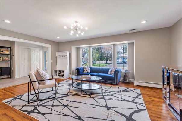 Interior, Living room, Pendant Lights, Recessed Lighting, Wood Texture Flooring