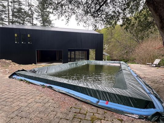Exterior, Lake