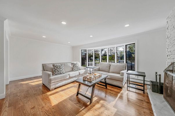 Interior, Living room, Recessed Lighting, Wood Texture Flooring