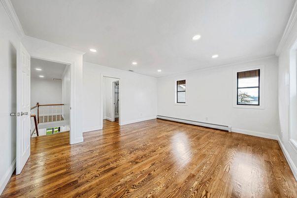 Empty room, Interior, Recessed Lighting, Wood Texture Flooring
