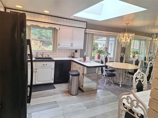 Chandelier, Dining room, Interior, Kitchen, Recessed Lighting, Wood Texture Flooring