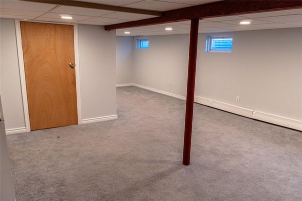 Empty room, Interior, Recessed Lighting, Wooden Beams