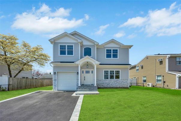Attached, Exterior, Facade, Farmhouse