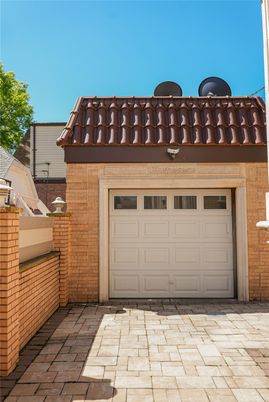 Detached Garage, Exterior