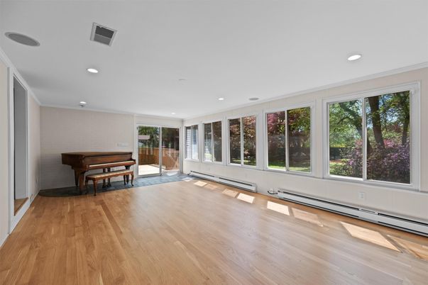 Interior, Piano, Recessed Lighting, Wood Texture Flooring