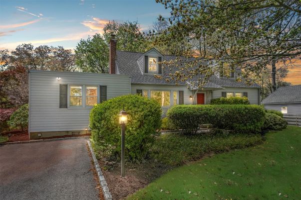 Exterior, Facade, Cape Cod
