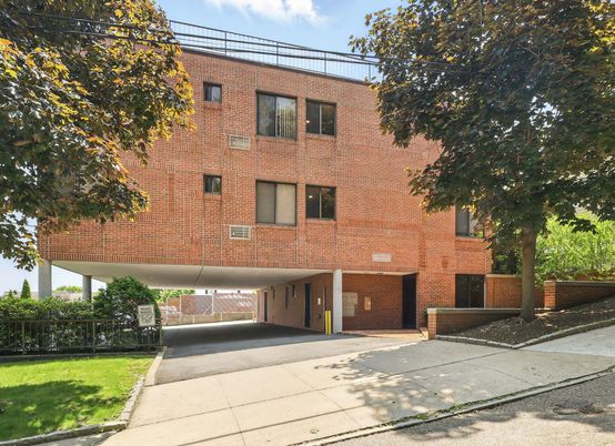 Exterior, Facade, Brick Facade, Rowhouse