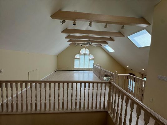 Empty room, Interior, Recessed Lighting, Wooden Beams