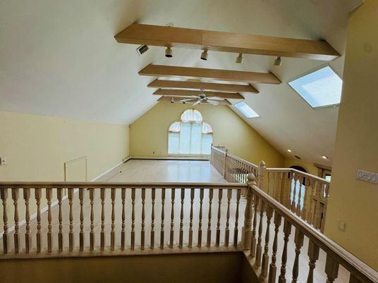 Empty room, Interior, Recessed Lighting, Wooden Beams