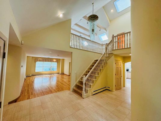 Interior, Recessed Lighting, Wood Texture Flooring