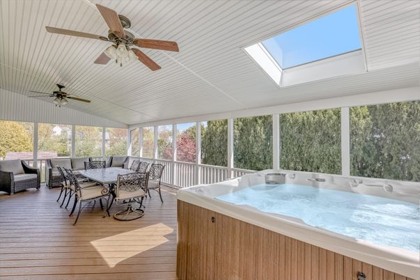 Dining room, Hot Tub, Interior, Sun Room, Wood Texture Flooring