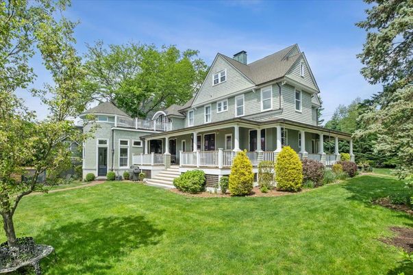 Backyard, Exterior, Facade, Queen Anne Victorian