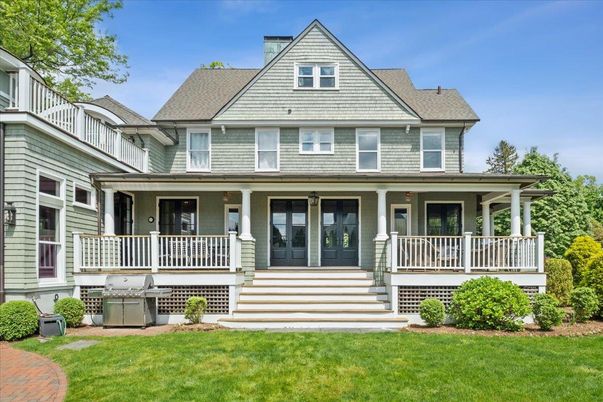 Exterior, Facade, Queen Anne Victorian
