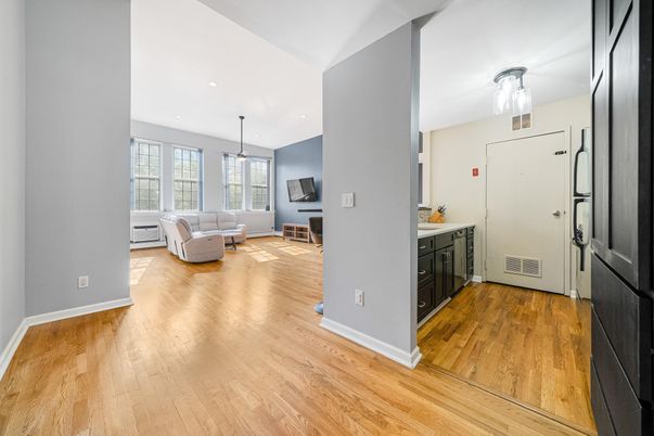 Bathroom, Interior, Living room, Pendant Lights, Recessed Lighting, Wood Texture Flooring